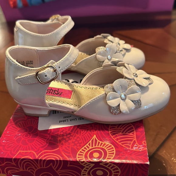 ❌SOLD❌ BONE PATENT DRESS SHOE - Picture 3 of 8